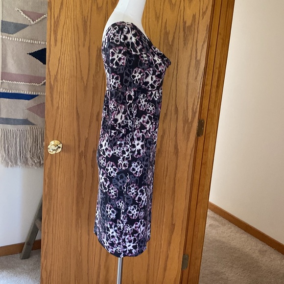 Diane VonFurstenberg 100% silk jersey dress with pockets. - Picture 3 of 5